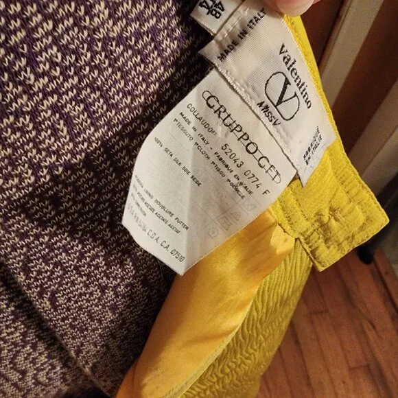 Amazing Vintage 1980's Valentino "Miss V" 2-Piece Floral Silk Skirt Suit - Picture 10 of 16